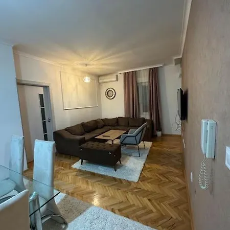 Long Royal * Podgorica