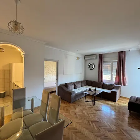 Long Royal Apartment *